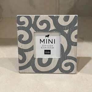 Small Grey Pattern Picture Frame 2.5 in x 2.5 in